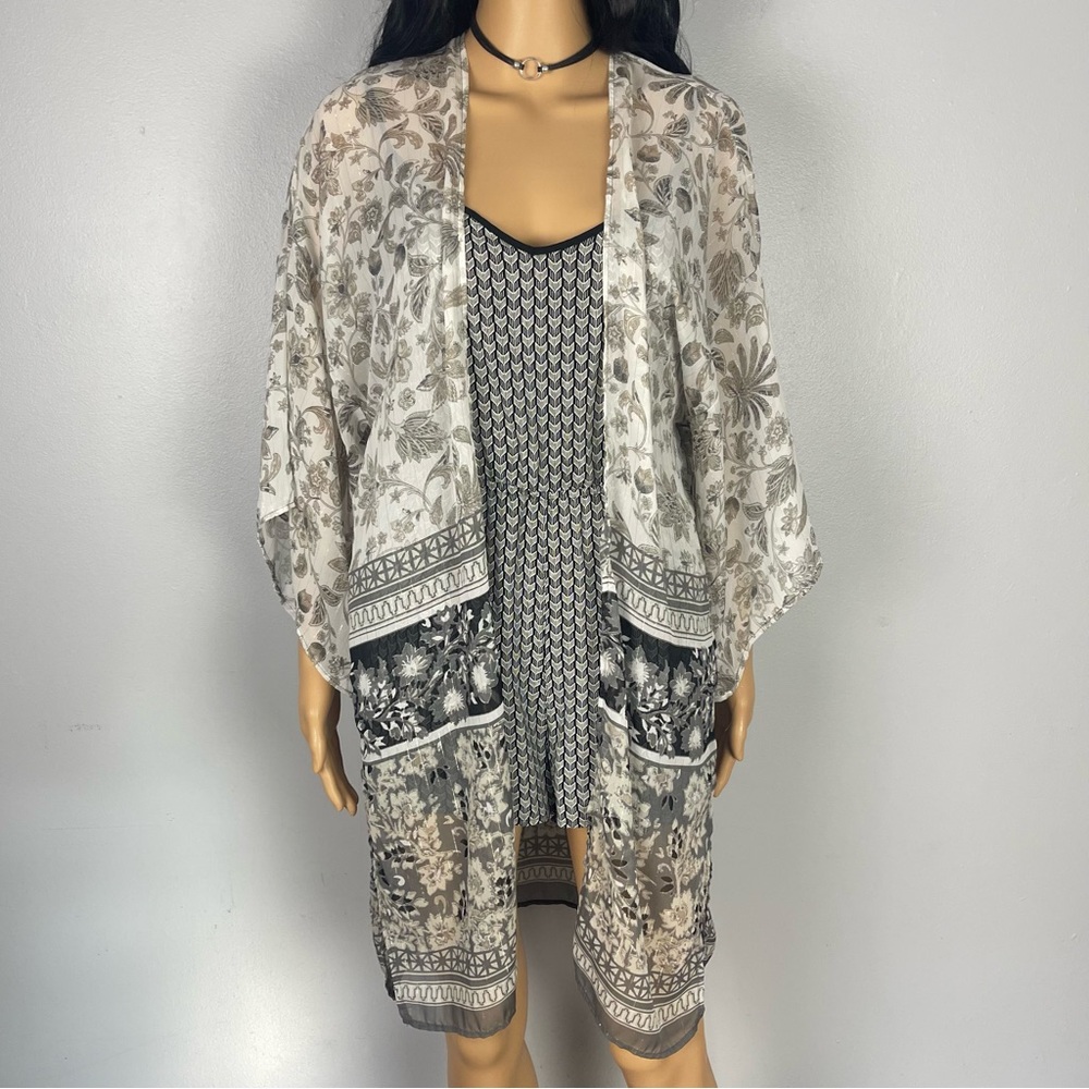 Apt 9 Kimono